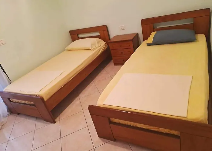 Lovely Large Summer Next To Lungomare Vlorë