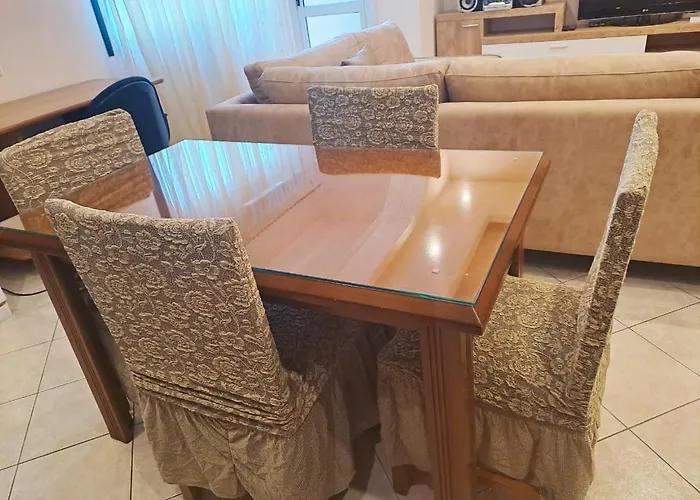 Lovely Large Summer Next To Lungomare Vlorë